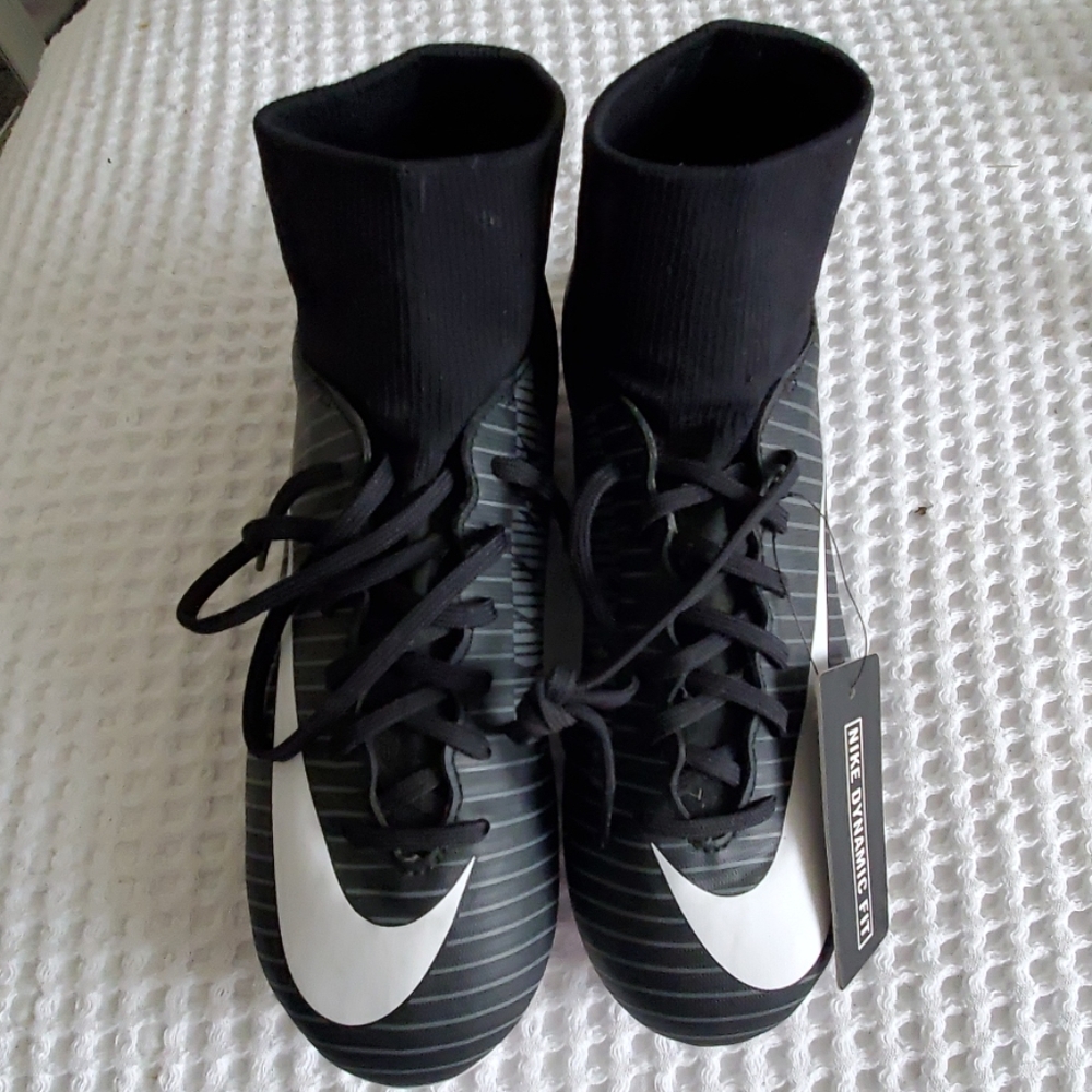 Nike Youth Dynamic fit soccer cleats shoes